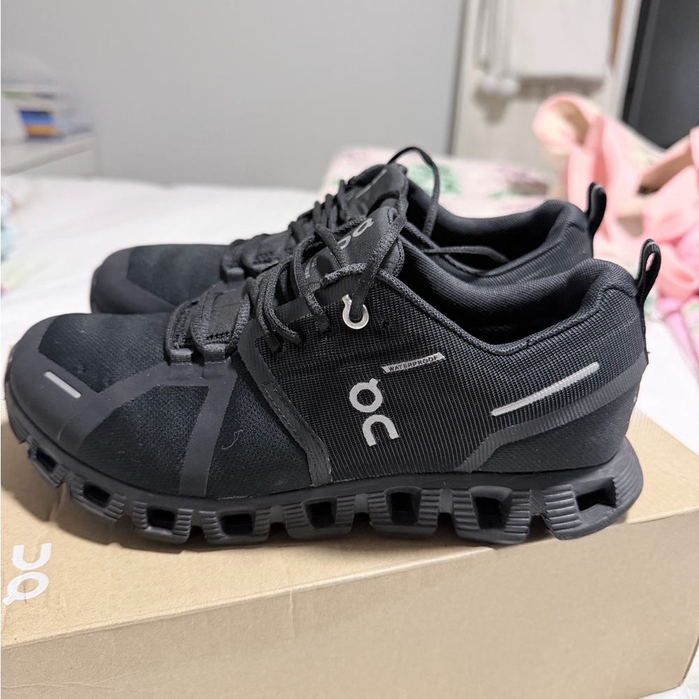 On Running Women’s Black Athletic waterproof Sneakers